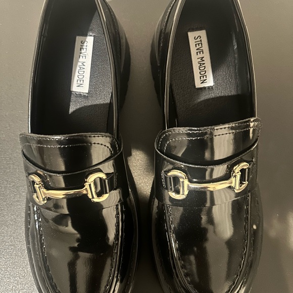 Steve Madden Glossy Black Loafers with Gold Detail - Picture 9 of 9